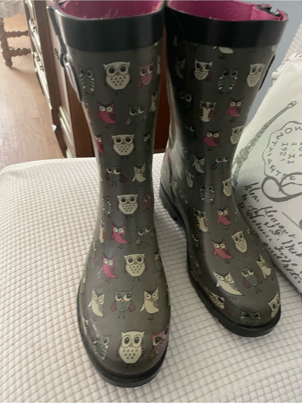Gray and pink Owl Print Rain Boots with Pink Lining rubber pull on size 8